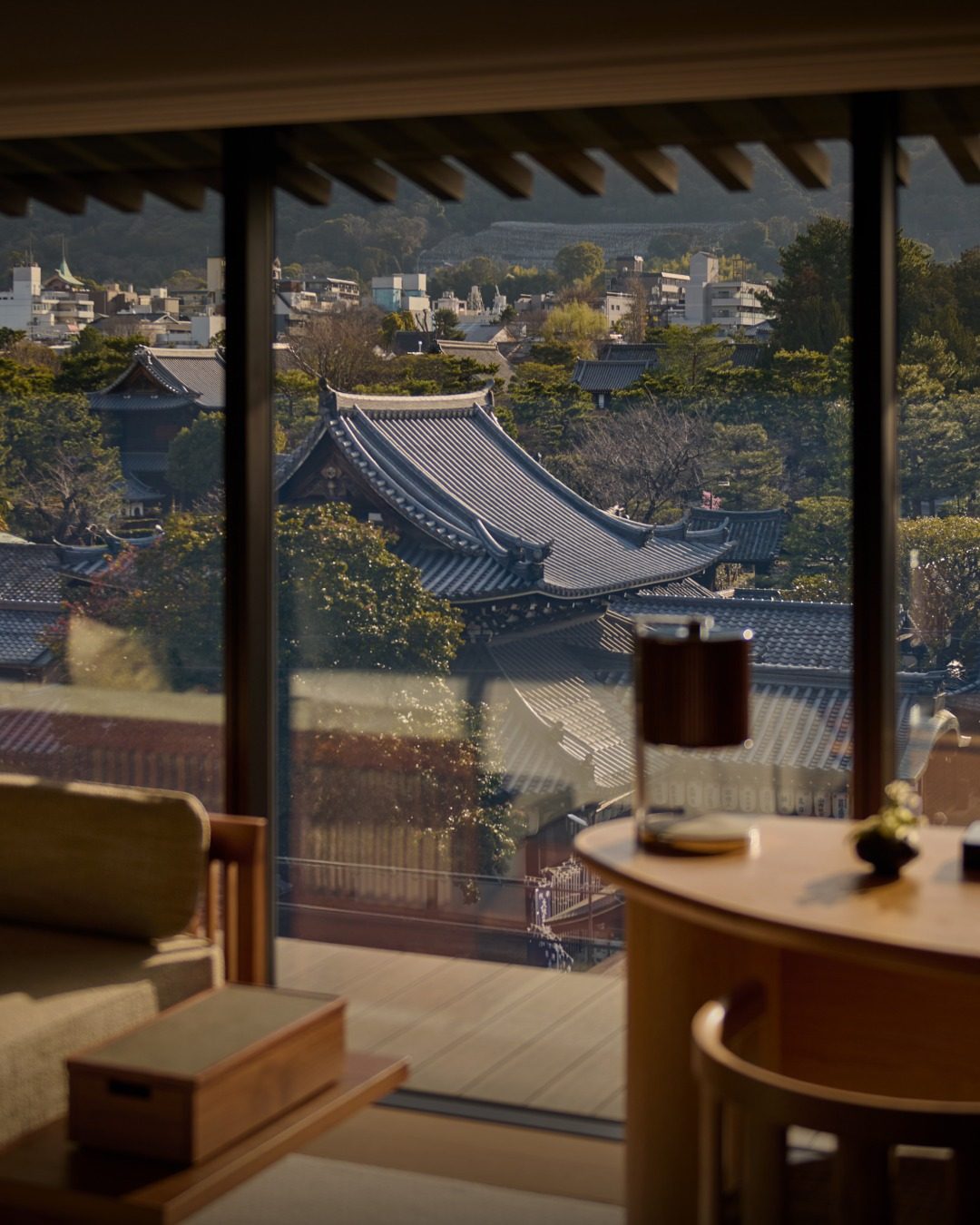 客房窗外的京都寺院屋顶